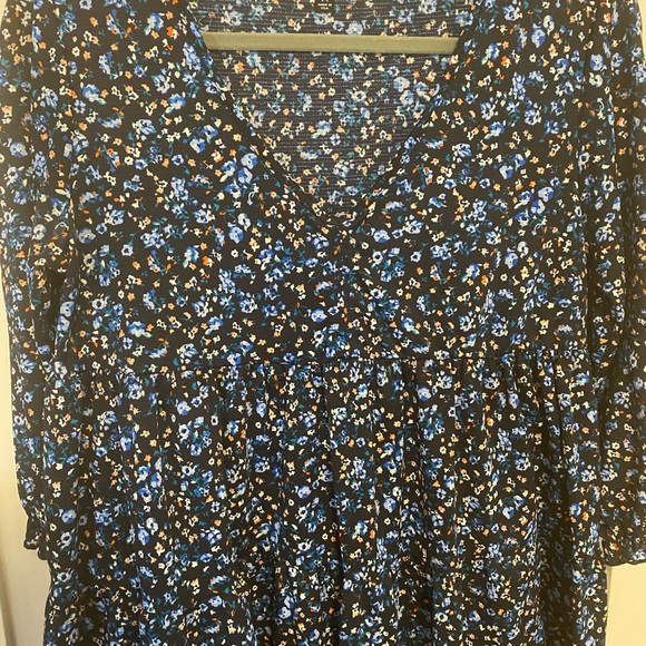 Like New! Short tiered floral dress - Picture 6 of 6